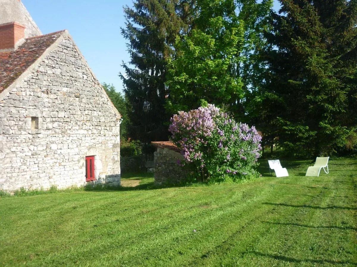 Holiday home Maison De Ferme Renovee En Pierre Avec Jardin, Cheminee, Wifi, Equipements Bebe, Animaux Acceptes - Fr-1-489-19 Ebreuil